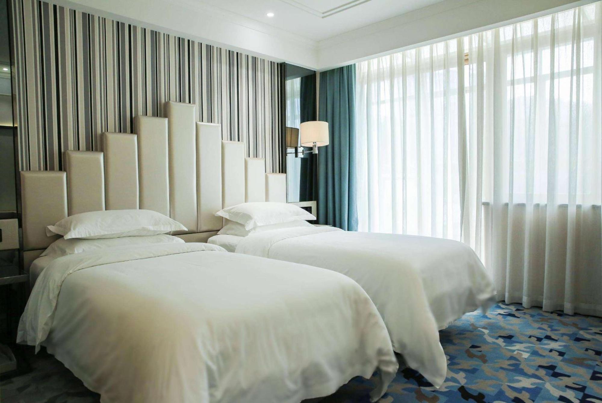 Hotel Ramada Shenzhen Baoan Extérieur photo